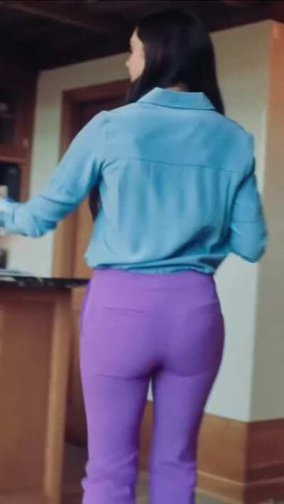 MEN who says that WOMEN Orgasm more when they lick her CLIT ,have probably never worshipped Deepika Padukone’s Giant 36 Inches Ass !! I’m damn sure will vibrates, she will moan & Orgasm fullest when you’ll worship that fluffy wide spongy plump peachy 