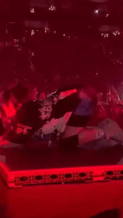 Would you bury your face in Billie Eilish’s ass after a long concert?