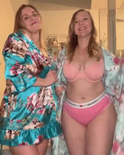 2 hot blondes are better than one