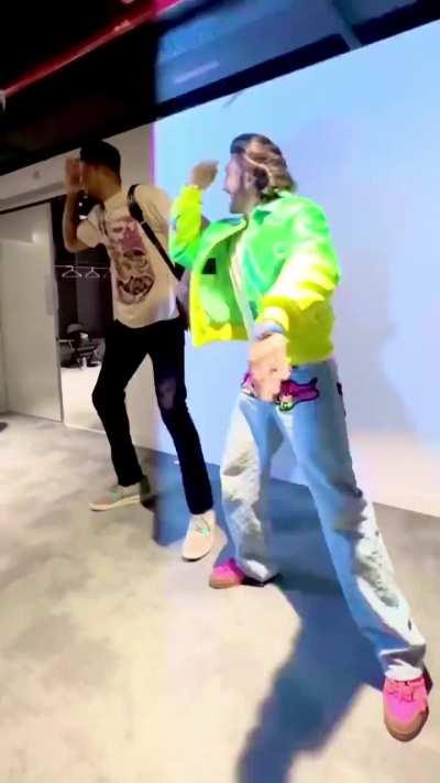 Giannis being taught a Bollywood dance by a Bollywood actor, Ranveer Singh.