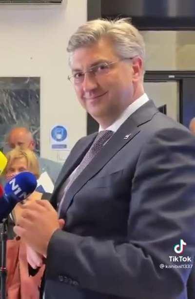 POV: Plenky te odmjerava, what you do?