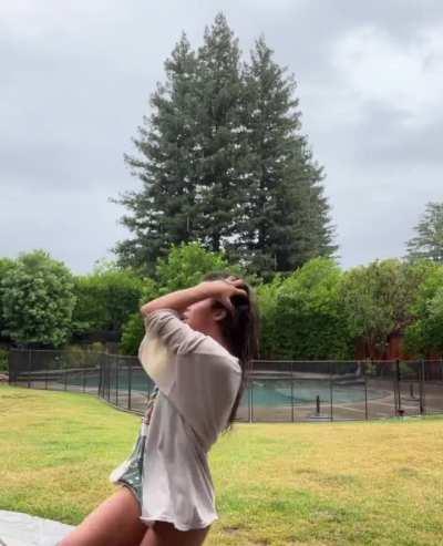 Isabela dancing in the rain | IG August 2023