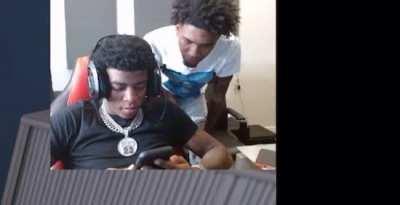 Shotz showing ace the jarvo vid while he live on twitch