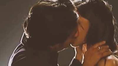 Deepika Padukone kissing style