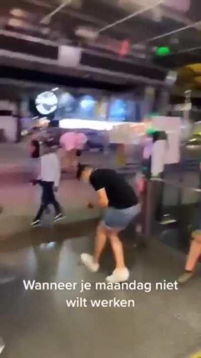 If only he connected with the bag....he felt that for sure!!!