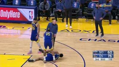 [Highlight] Poole goes down with an injury