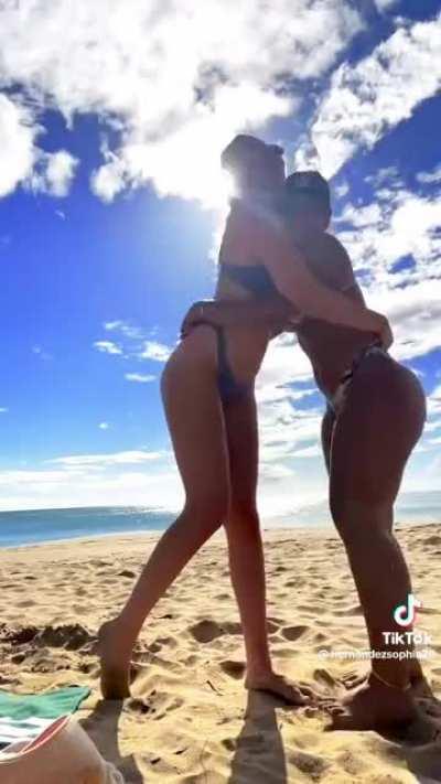 I think she has nothing to envying about learmann twins ass. What do you think?