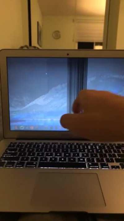 awesome MacBook self healing display moment (it’s not reversed)