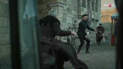 ertuğrul one piece new world symphony(fikri arakladım ama müziğin cuk diye oturduğunu düşünüyorum.)