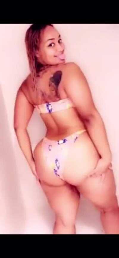 Nice, can imagine hittin all that in the shower 🙌🏽💪🏽😉 and I’m strong enough to tam that ass