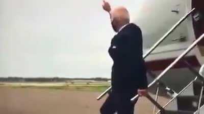 Biden Waving at ALL His Supporters! 🤦‍♂️