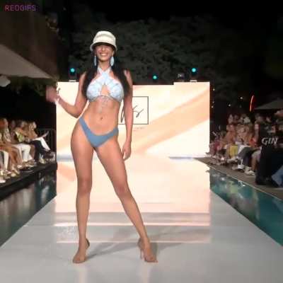 Jaskiran Kaur Bikini And Full Ass Show