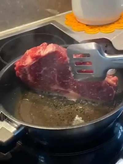 I want that meat between my thighs 🤤🤤🤤