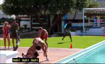 Might be one of the funniest things I’ve ever seen on love island