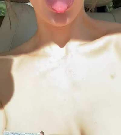 I love being naked in public and not wearing a bra. ♥️💁🏻‍♀️ (boobs are always out in the car)