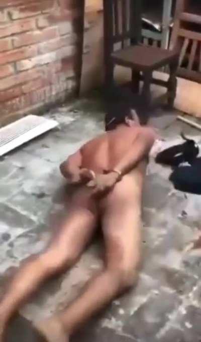 La tabliza. Cartel spanks a thief