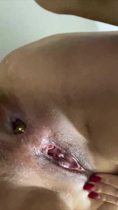 Im your Queen give me your mouth like my throne 