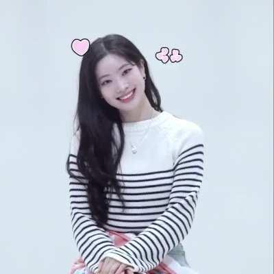 Dahyun is ready for the next shampoo ad