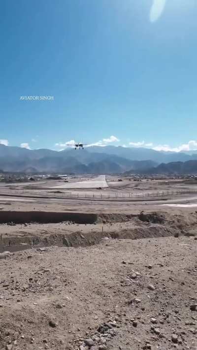 Indian Air Force Su-30Mki landing at Air force station Leh!