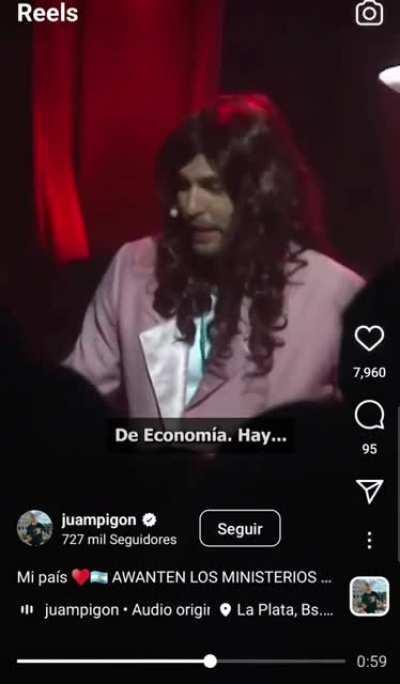 Humorista de Stand Up da un show en La Plata, le da el micrófono a 5 personas aleatorias y los 5 eran empleados de algún Ministerio.