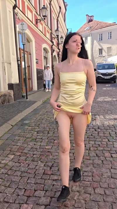 Ayo flashing a grandma??