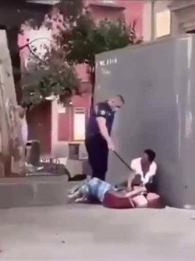 When there’s some madness going on at the rave but you’re just vibin