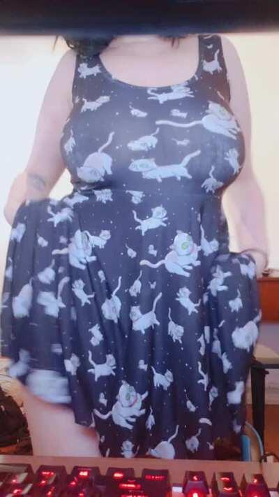 🌸 Kitty with big tits back and gifting memberships for my OnlyFans with [sext] and [cam] sessions and cock [rate]s! 🌸 Also offering custom [vid]s 💕