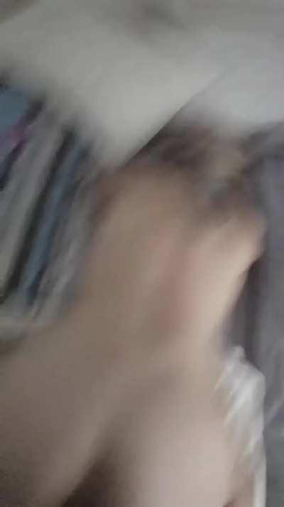 Blonde girl is Arabed in this hotelroom - La petite Blonde n’a pas su dire non quand un Rebeu l’a approché, elle écarte les jambes pour s’en sortir