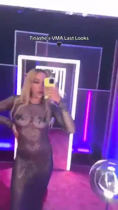 Tinashe actin up at the VMAs