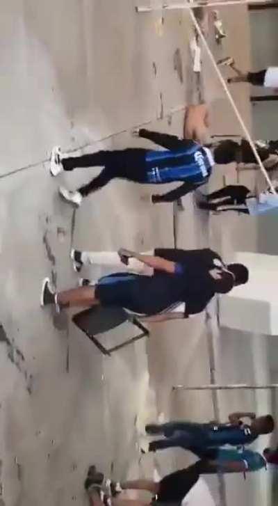 Pelea entre barras de Queretaro y Atas, todo un desastre.