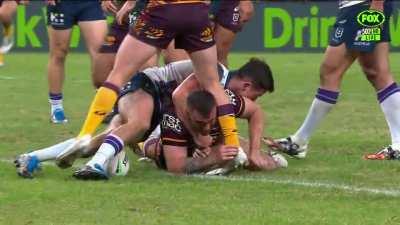 Kobe Hetherington cops a knee from Jake Turpin after scoring a try