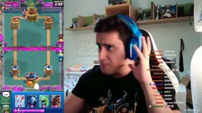 Mi amigo: porque juegas a clash royale. Yo: