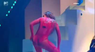 Primeira brasileira a se apresentar em um VMA