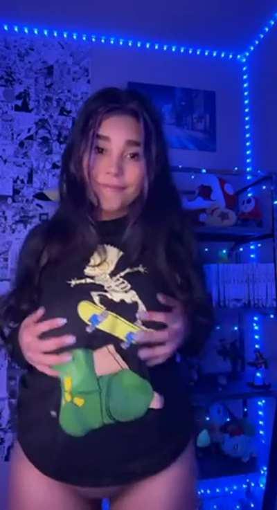 Any older men here that enjoy eating Venezuelan pussy?