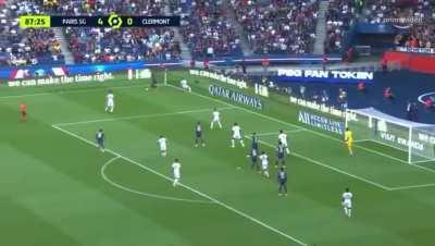 Abdou Diallo going full Zidane for 2 seconds