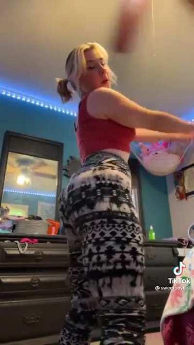 Soft & Jiggly No.228 😍🍑