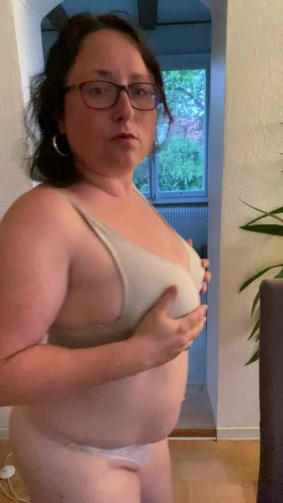 Do you have a thing for thick moms?