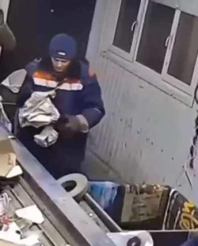 Que hdp el que hizo esto, y merece el cielo el que lo rescato