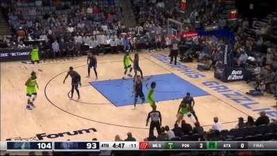 [Highlight] Jaden McDaniels puts Morant on a poster