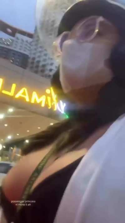 @urgirl_rane motorboat