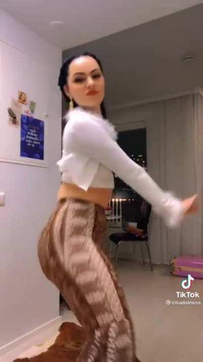 Soft & Jiggly No.564 😍🍑