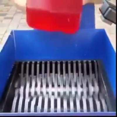 Ever heard the horrific sounds of Jelly being crushed?