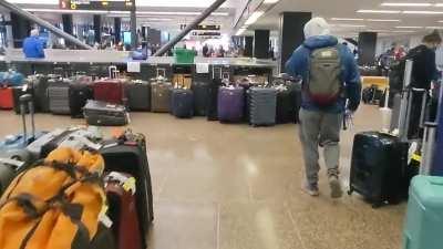 Airport baggage purgatory - took 4 hours to get my luggage after landing in Seattle