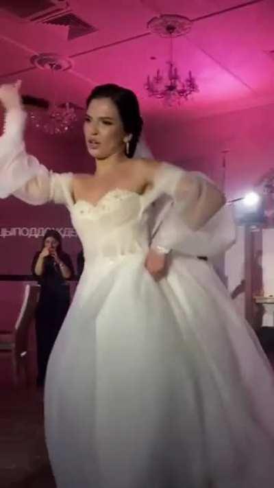 We must show this video to foreigners who dream of marrying a Russian