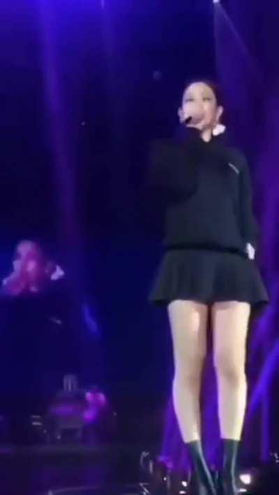 I like your milky thighs there Jennie but the way you spread that legs to show me your tight pussy on stage fuck I wanna taste that juicy cunt so bad 🥵🥵👅👅