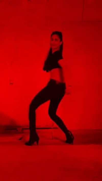 Aa zara kareeb se 💥