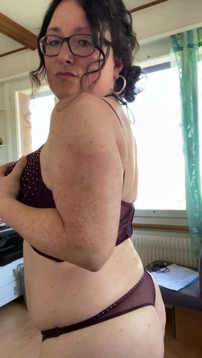 Get between my legs and make me cum