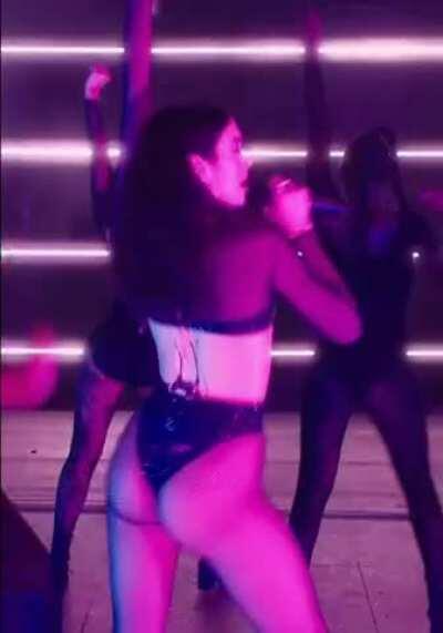 Dua Lipa's ass is so jiggly