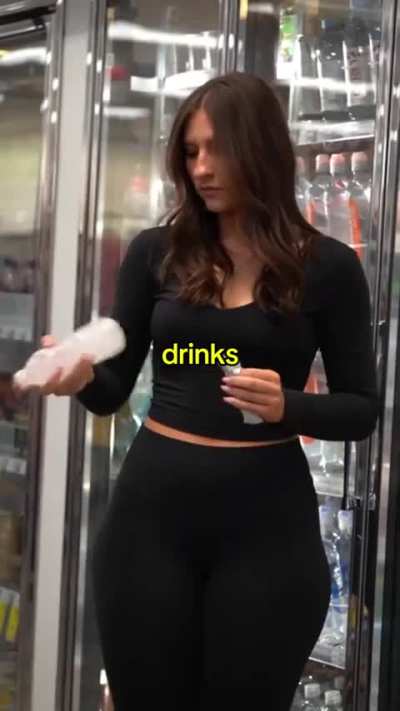 she's so fucking thick. imagine clapping these cheeks 