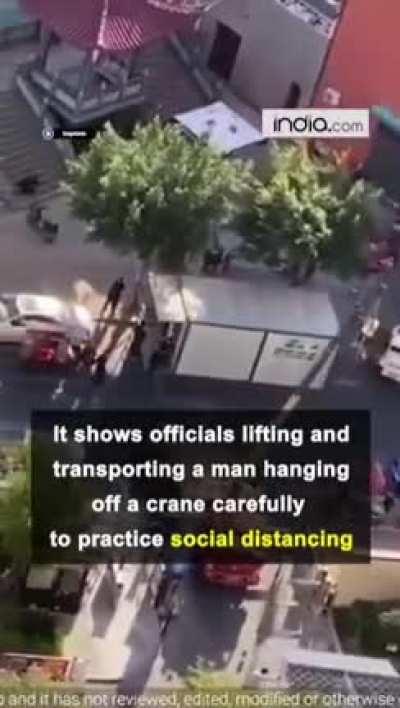 Pick up of an infected person to be lodged in COVID-19 center in zero COVID land. 🇨🇳